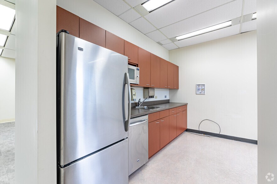 More Photos Of 2 Bloor St W, Toronto Office For Lease