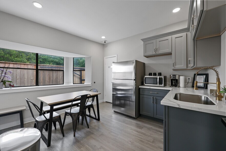 More Photos Of 20713 Aldine Westfield Rd, Houston Office Residential For Sale