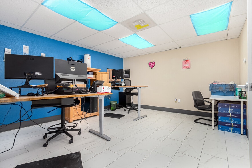 More Photos Of 374 Norfolk St, Aurora Warehouse For Sale