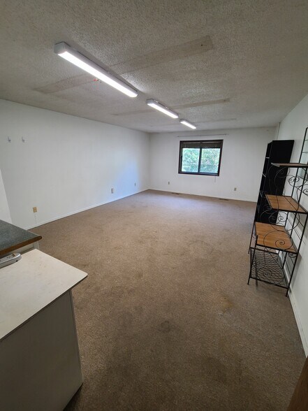 More Photos Of 620 Miller Ct, Lakewood Freestanding For Lease