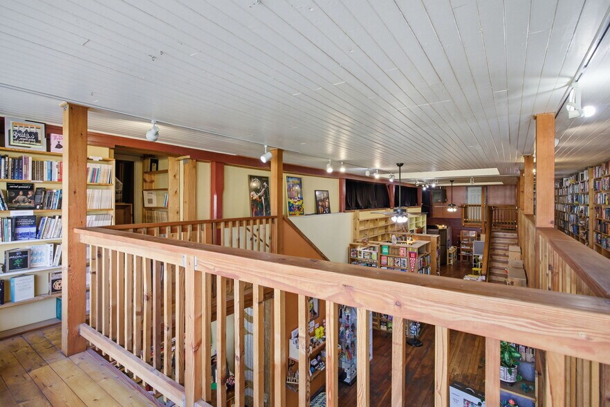More Photos Of 657 E Main St, Cottage Grove Restaurant For Sale