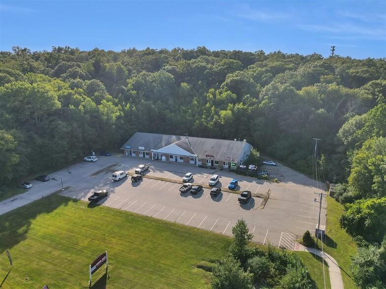 More Photos Of 32 E Hampton Rd, Marlborough Freestanding For Lease