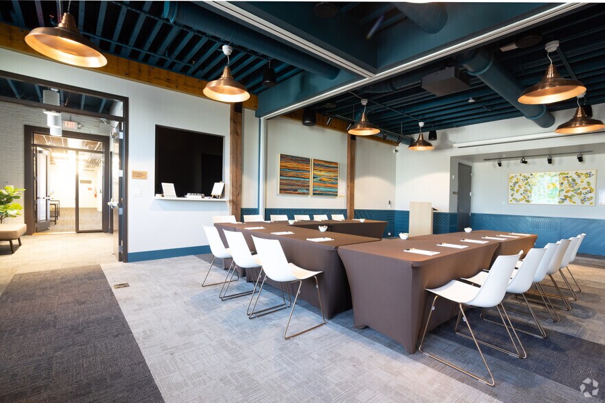 More Photos Of 552 E Market St, Louisville Office For Lease