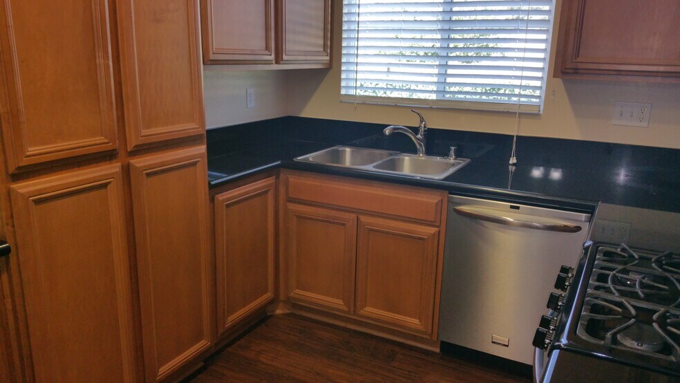 More Photos Of 1510 Orange Ave, Redlands Multifamily For Sale