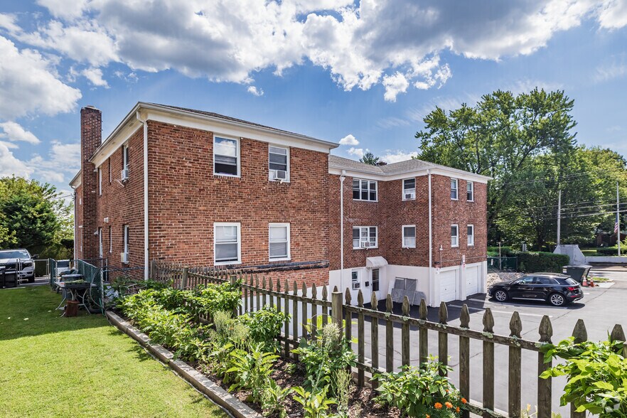 More Photos Of 26 Linden St, Great Neck Apartments For Sale