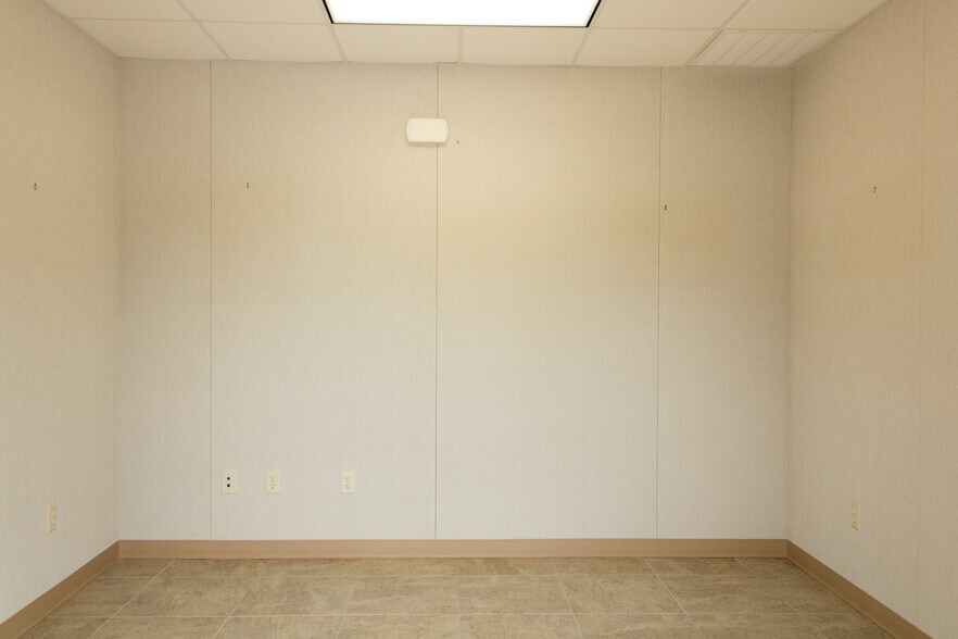 More Photos Of 2131 W Briargate Dr, Bryan Office For Sale