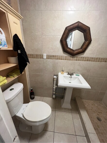 More Photos Of 2130 Johnson St, Hollywood Warehouse For Sale