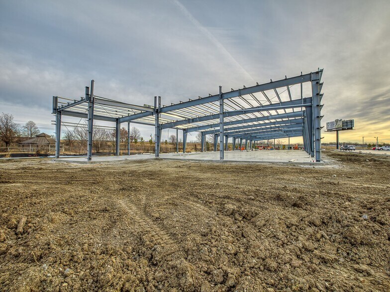 More Photos Of 1704 N Memorial Dr, Tulsa Light Distribution For Lease