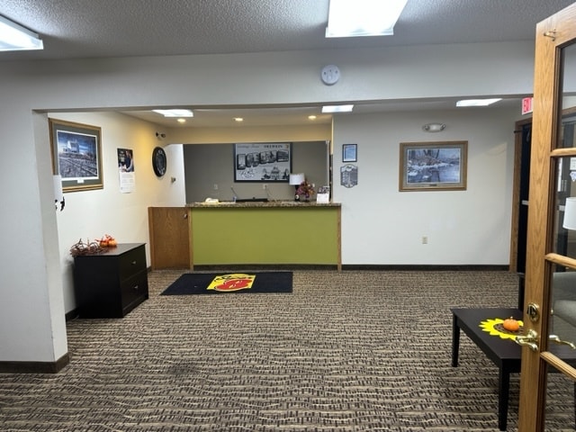 More Photos Of 210 10th St SE, Oelwein Hotel For Sale