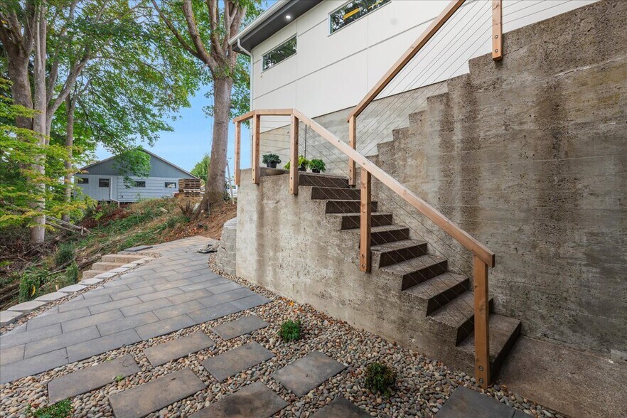 More Photos Of 520 Columbia St, Cathlamet Apartments For Sale