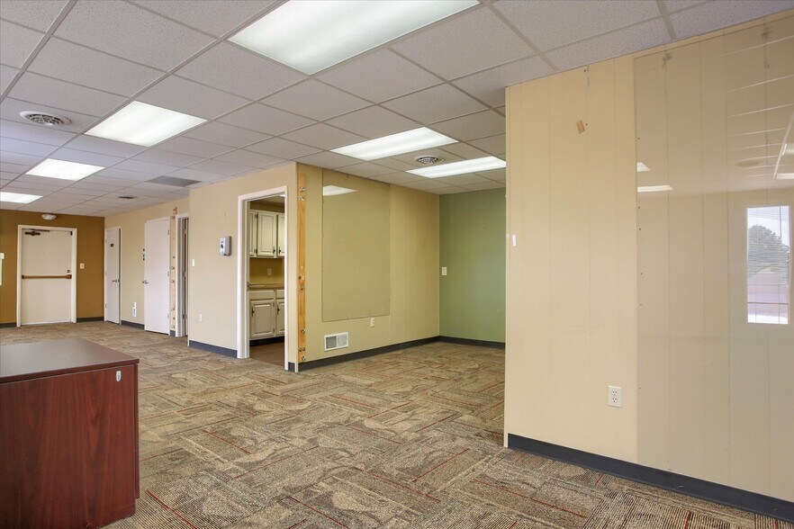 More Photos Of 55 W Shortcut Rd, Newport Loft Creative Space For Sale