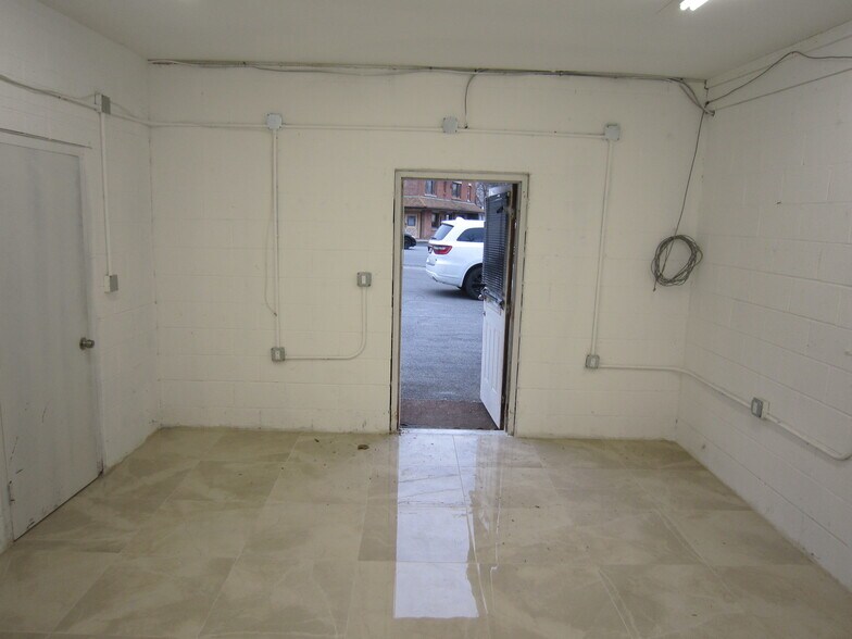 More Photos Of 11 Quassaick Ave, New Windsor Township Storefront For Sale