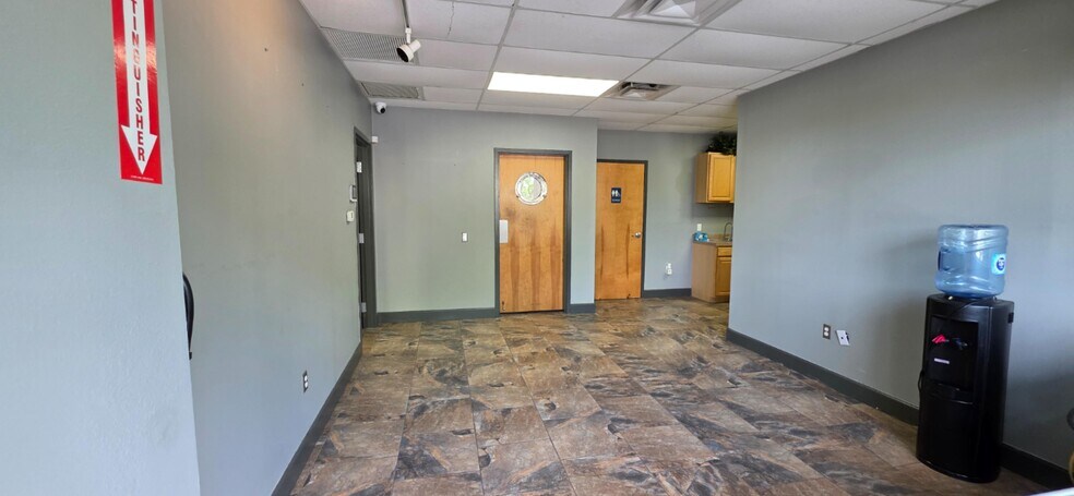 More Photos Of 402 Chairman Ct, DeBary Warehouse For Lease
