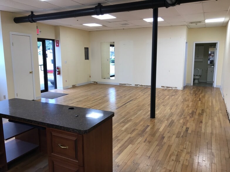 More Photos Of 26 Fitch St, Norwalk Warehouse For Lease