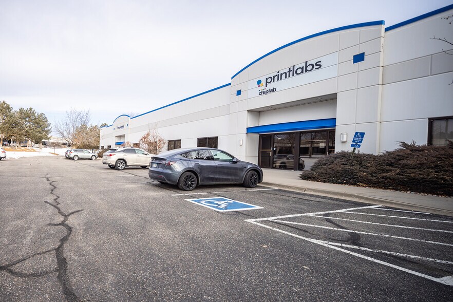 More Photos Of 6586 S Kenton St, Centennial Showroom For Lease