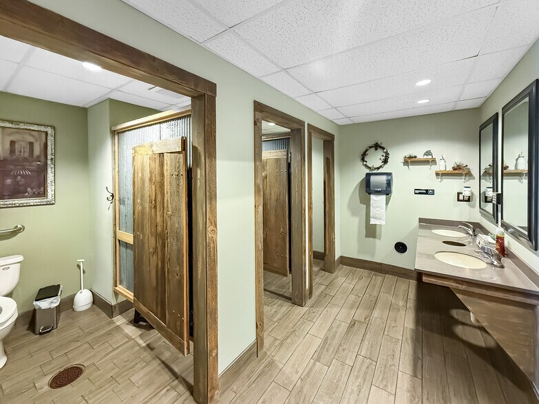 More Photos Of 3408 Clarke St, Norwalk Specialty For Sale