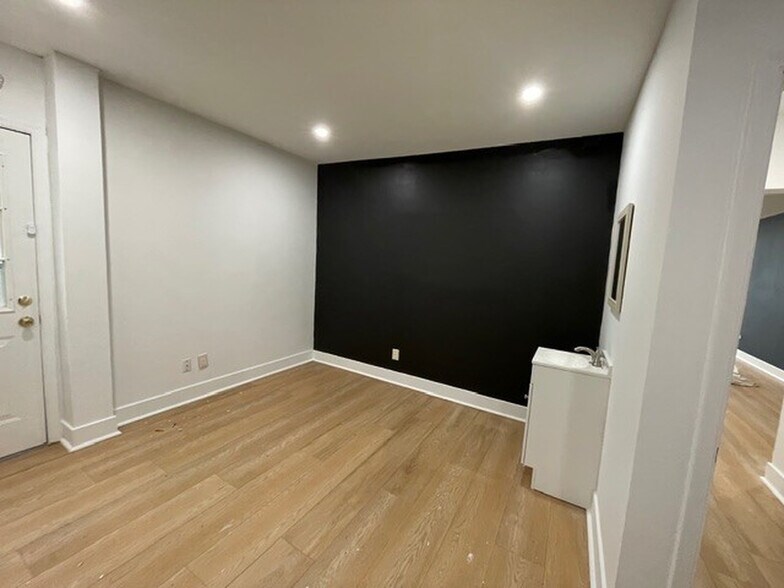 More Photos Of 1812 Brownsville Rd, Trevose General Retail For Lease