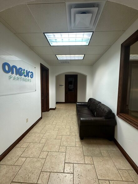 More Photos Of 6628 Bryant Irvin Rd, Fort Worth Office For Sale