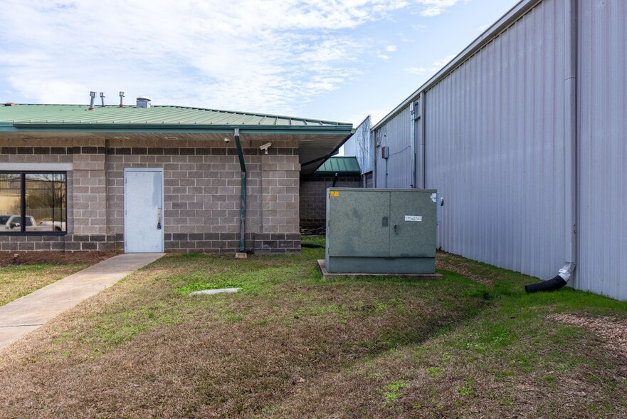 More Photos Of 135 Industrial Dr N, Madison Warehouse For Sale