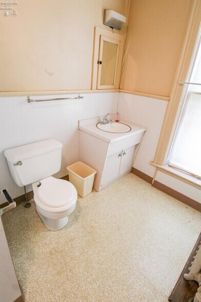 More Photos Of 516 W Washington St, Sandusky Office For Sale