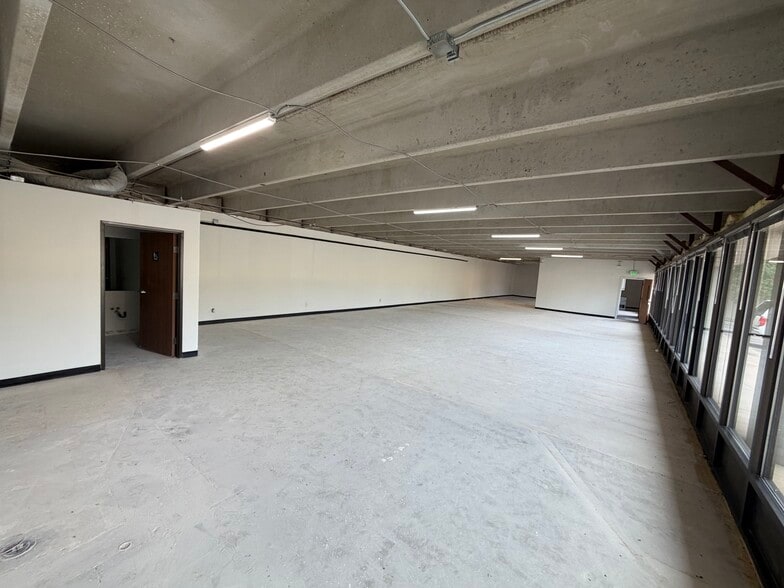 More Photos Of 535 E Cimarron St, Colorado Springs Warehouse For Sale