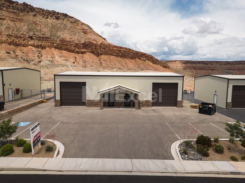 More Photos Of 1487 E Hillcrest Dr, Washington Warehouse For Lease