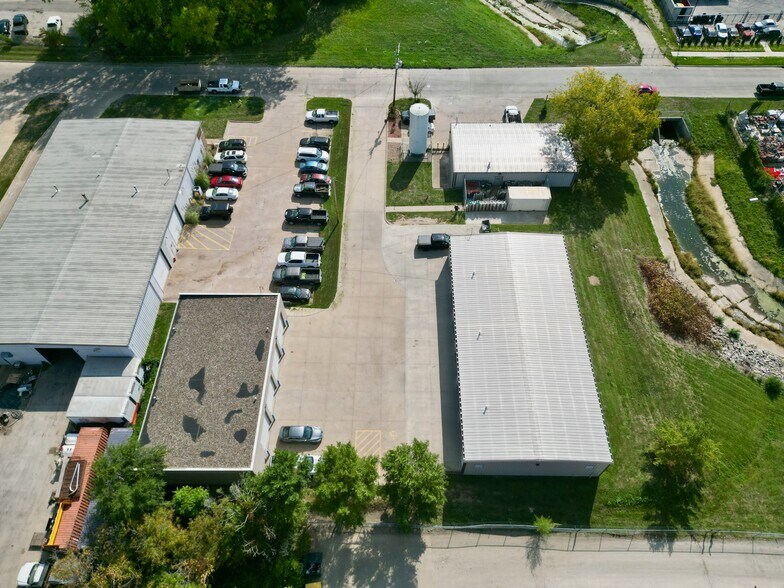 More Photos Of 2014-2016 E Ovid Ave, Des Moines Distribution For Sale