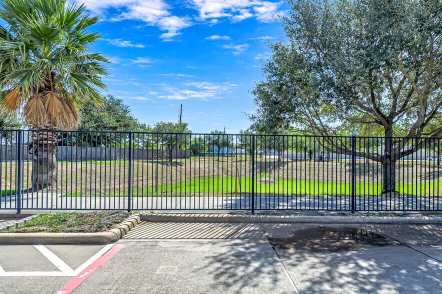 More Photos Of 1846 Snake River Rd, Katy Medical For Lease