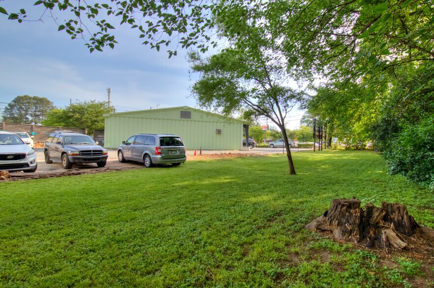More Photos Of 823 Prince Ave, Athens Freestanding For Sale