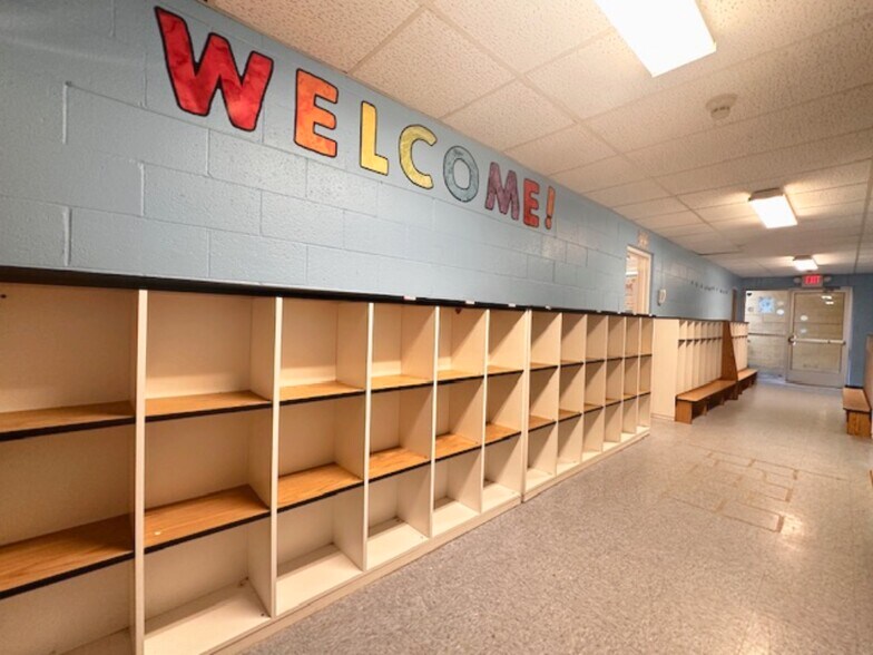 More Photos Of 4150 Pontiac Lake Rd, Waterford Religious Facility For Lease