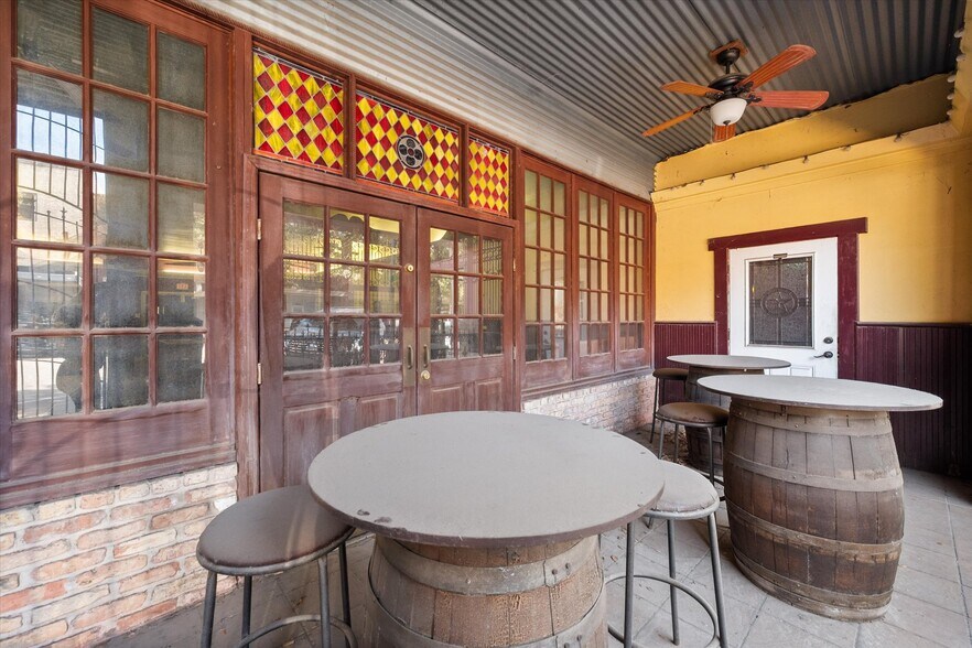 More Photos Of 107 S Beaton St, Corsicana Storefront For Sale