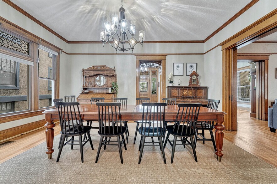 More Photos Of 6 Boulder Crescent St, Colorado Springs Hotel For Sale