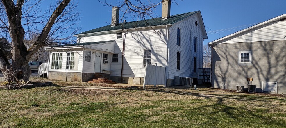 More Photos Of 119 W Main St, Youngsville Freestanding For Lease