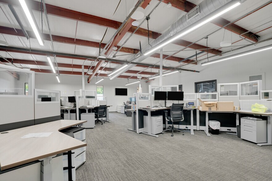 More Photos Of 1379 McDow Dr, Rock Hill Warehouse For Lease