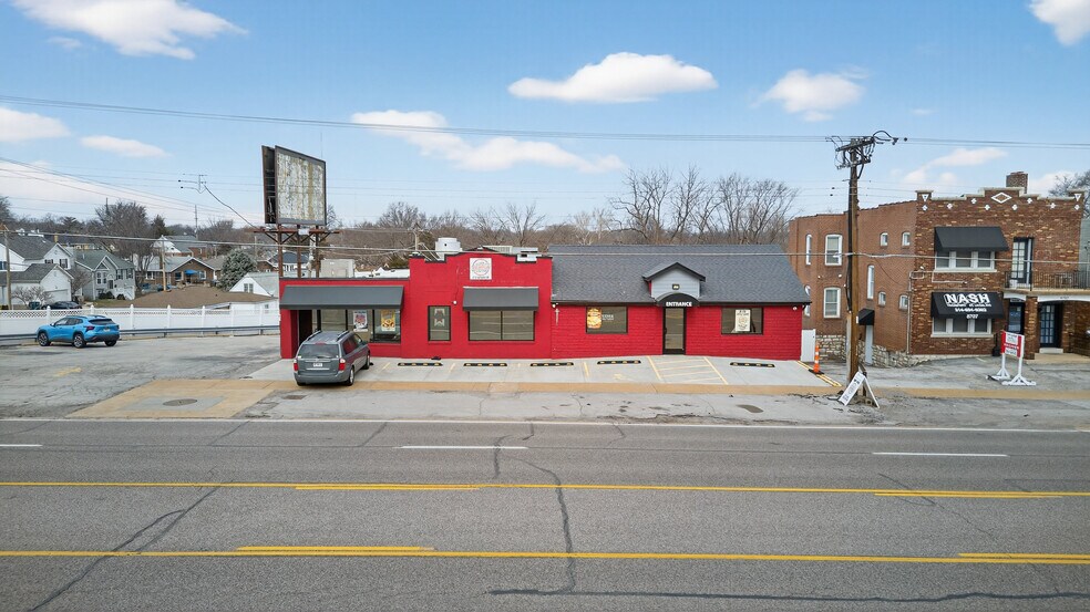 More Photos Of 8713 Gravois Rd, Saint Louis Restaurant For Lease