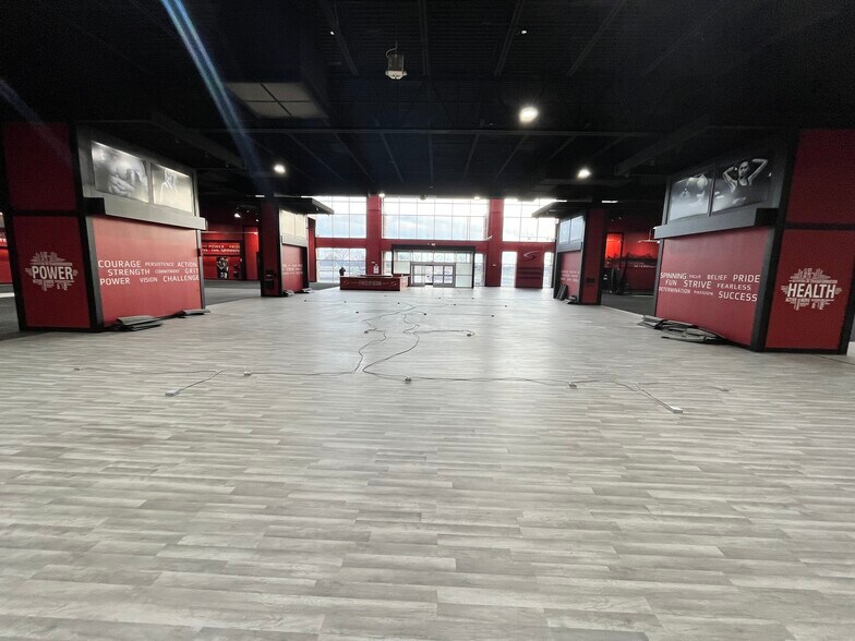 More Photos Of 731-871 Erica Ln, Yorkville Freestanding For Lease