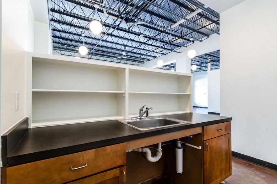 More Photos Of 2401 E 6th St, Austin Loft Creative Space For Lease