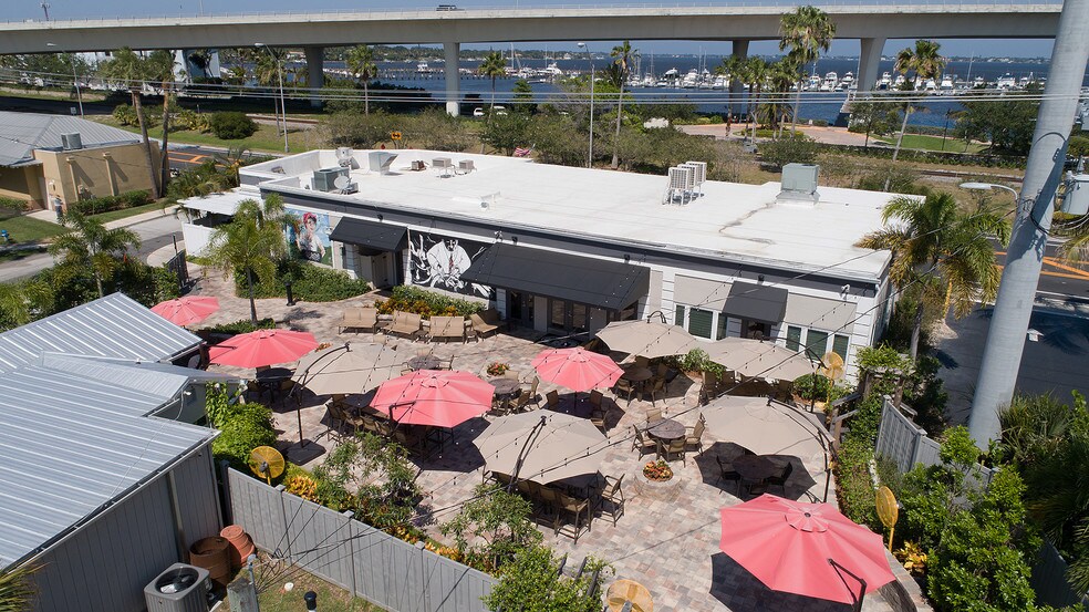 More Photos Of 514 NW Dixie Hwy, Stuart Restaurant For Sale