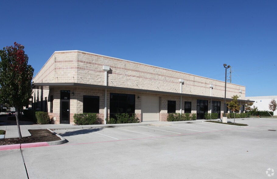 More Photos Of 500 Spring Hill Dr, Spring Unknown For Lease