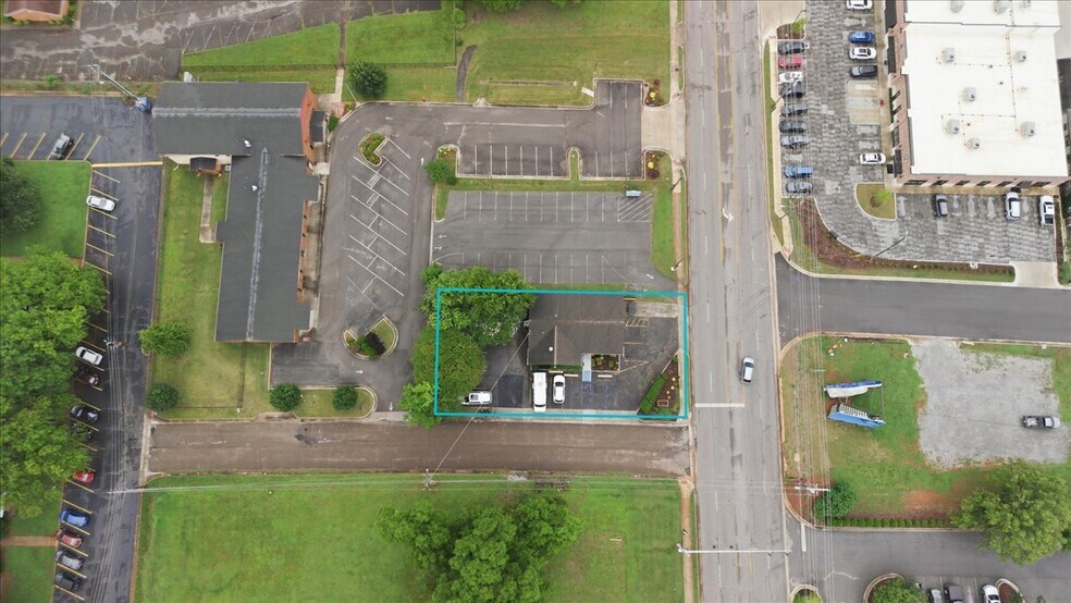 More Photos Of 1002 Oakwood Ave NW, Huntsville Office Residential For Lease