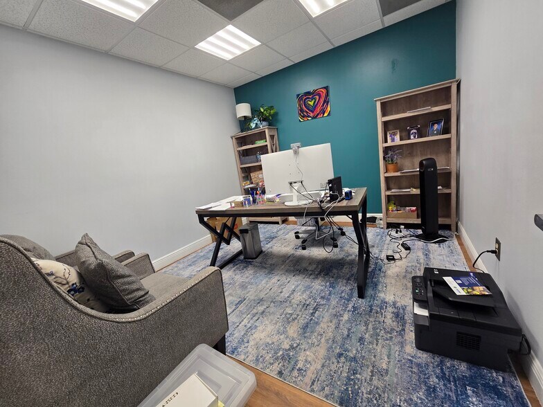 More Photos Of 13131 Kings Lake Dr, Gibsonton Medical For Lease