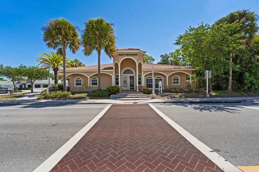 Primary Photo Of 3193 SE Dixie Hwy, Stuart Office For Sale