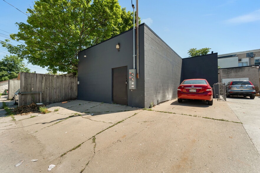 More Photos Of 3015 S 13th St, Milwaukee Storefront Retail Office For Sale