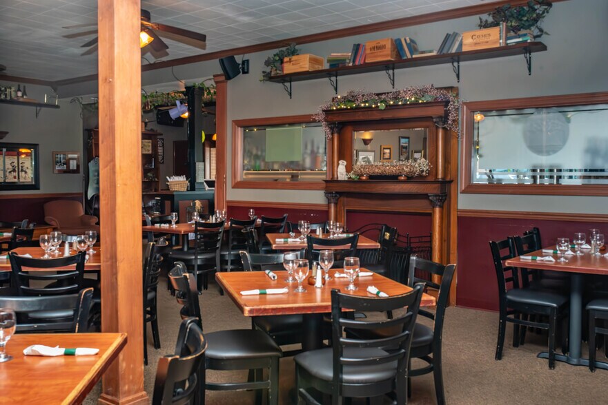 More Photos Of 205 Main St, Onalaska Specialty For Sale