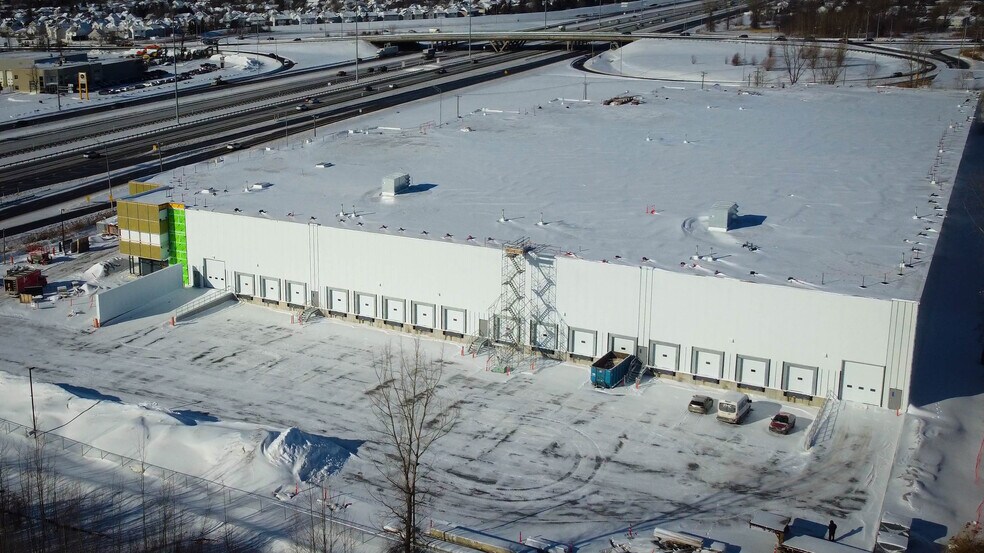 More Photos Of 260 Rue Jacques, Laval Warehouse For Sale