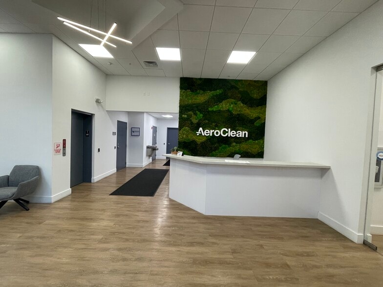 More Photos Of 10455 Riverside Dr, Palm Beach Gardens Flex For Lease