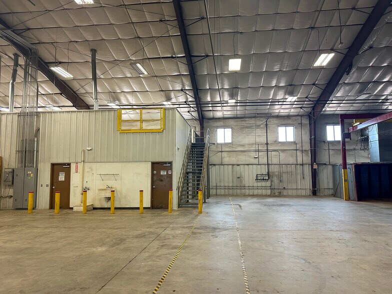 More Photos Of 5066 Owan Industrial Park Dr, Williston Warehouse For Lease