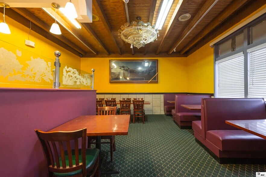 More Photos Of 1801 E Madison Ave, Bastrop Restaurant For Sale