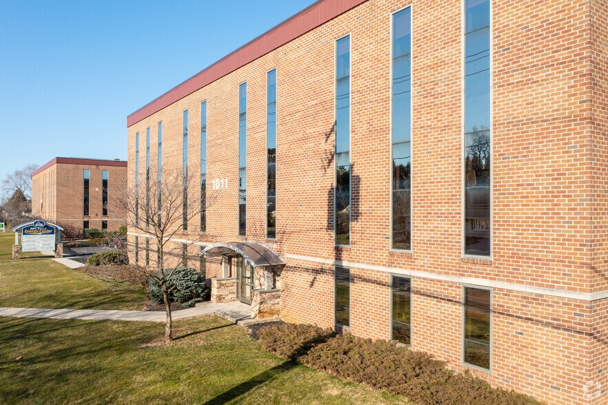 More Photos Of 1011 N Brookside Rd, Wescosville Office For Lease