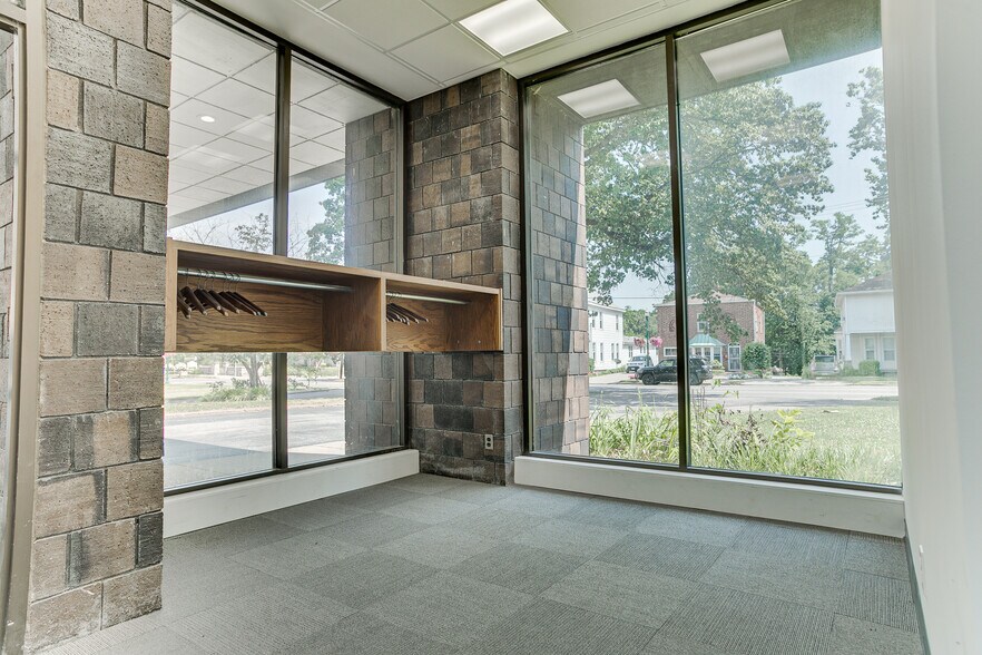 More Photos Of 2710 College Ave, Alton Medical For Lease